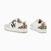 Vanessa Wu Baskets monogramme Esmée blanc et beige clair< Baskets