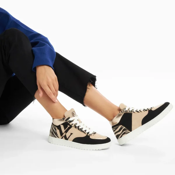 Vanessa Wu Baskets monogramme Judy montantes noir et beige à lacets< Baskets