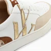 Vanessa Wu Baskets monogramme Luna blanc et or< Baskets