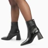 Vanessa Wu Bottines montantes Taylor noires à talon trapèze< Bottines