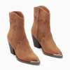 Vanessa Wu Bottines santiags Clotilde camel à talon< Bottines