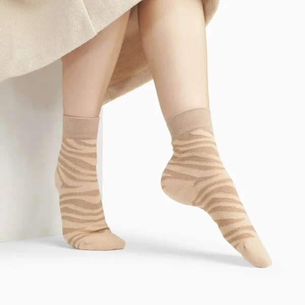 chaussettes_brianna_beige_1.webp Vanessa Wu Chaussettes Brianna beige et zébré or< Chaussettes
