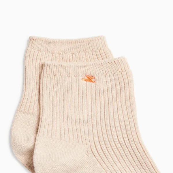 chaussettes_courtes_amy_b_2.webp Vanessa Wu Chaussettes courtes Amy beiges côtelées< Chaussettes