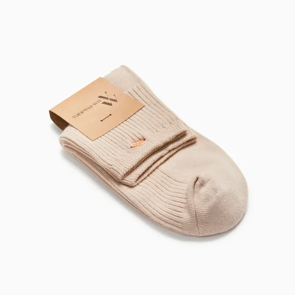 chaussettes_courtes_amy_b_3.webp Vanessa Wu Chaussettes courtes Amy beiges côtelées< Chaussettes