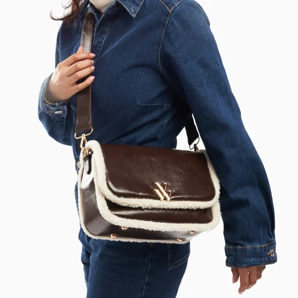 Vanessa Wu Sac bandoulière Bertina marron à rabat et faux shearling< Sacs