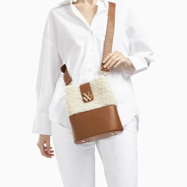 Vanessa Wu Sac seau Leslie camel en fausse fourrure< Sacs