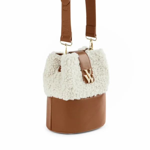 Vanessa Wu Sac seau Leslie camel en fausse fourrure< Sacs