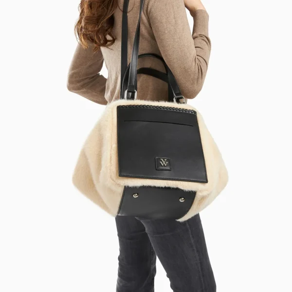 sac_weekend_kenza_beige_e_1-1.webp Vanessa Wu Sac week-end Kenza beige et noir en fausse fourrure< Sacs