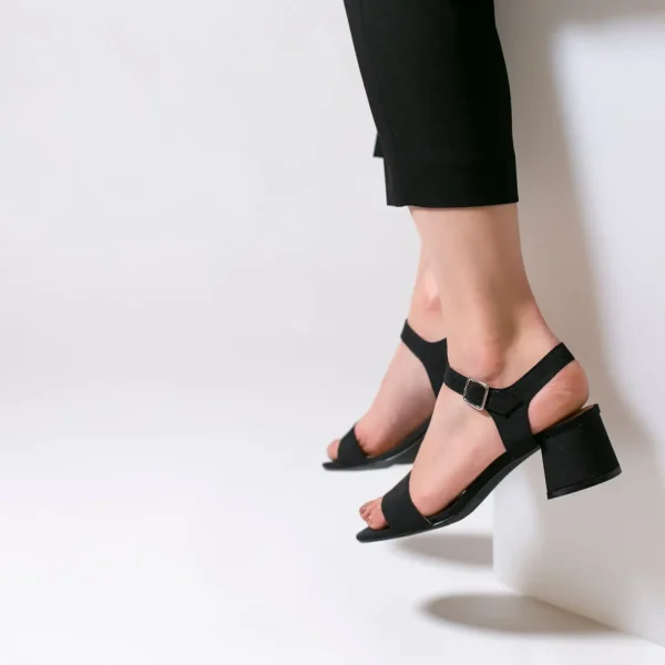 Vanessa Wu Sandales Melissa noires à petit talon épais< Sandales À Talon, Compensées