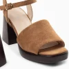 Vanessa Wu Sandales Tyrah camel à plateforme et talon bois< Sandales À Talon, Compensées